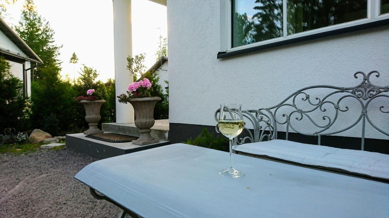 Villa Jokivarsi Bed&Breakfast Vantaa Esterno foto