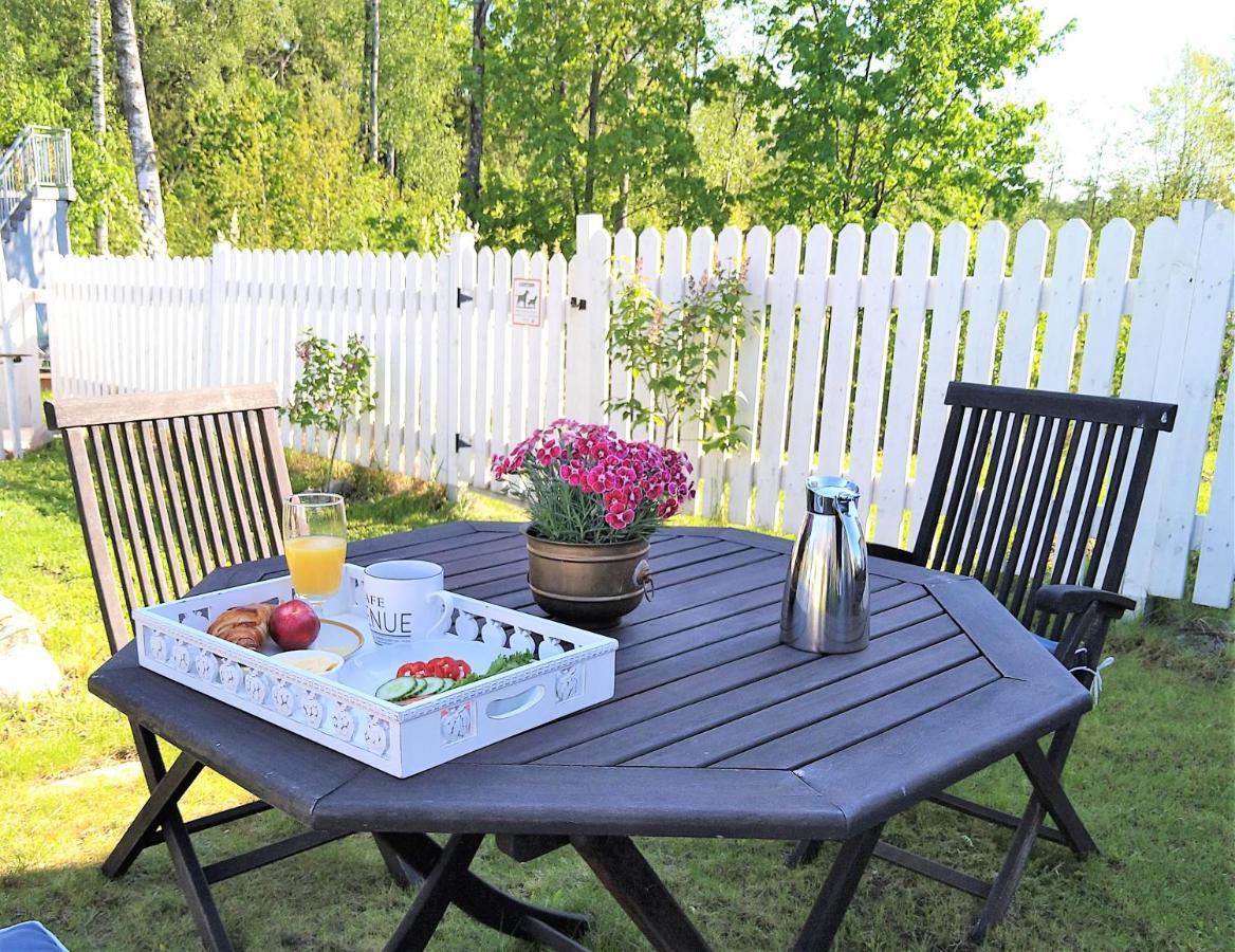 Villa Jokivarsi Bed&Breakfast Vantaa Esterno foto